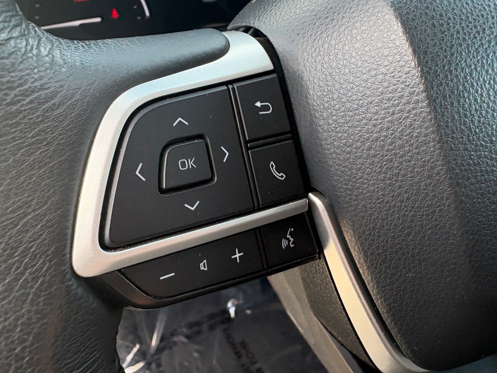 Used 2023 Toyota Sienna XLE FWD image 19