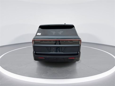 New 2025 Lincoln Navigator Reserve image 7