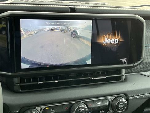 Used 2024 Jeep Wrangler Unlimited Rubicon 4xe image 33