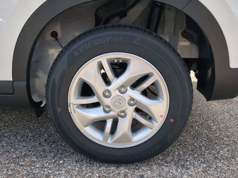 New 2026 Hyundai Venue SE image 13