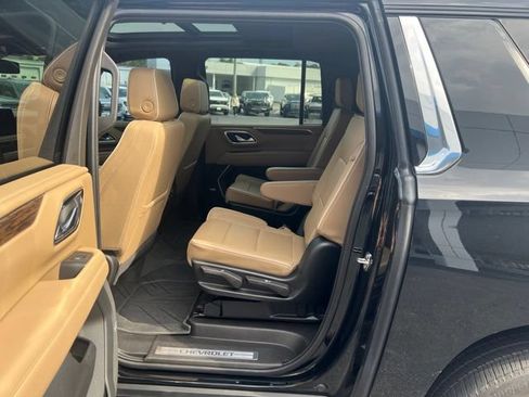Used 2024 Chevrolet Suburban Premier AWD/4WD image 21
