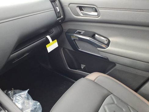 New 2026 Nissan Pathfinder Platinum image 23