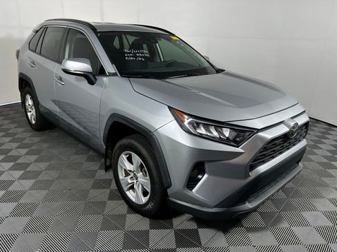 Used 2021 Toyota RAV4 XLE AWD/4WD image 3
