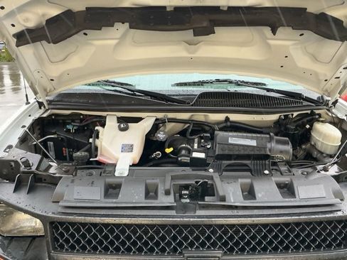 Used 2017 Chevrolet Express 3500 image 22