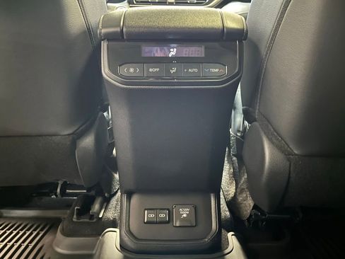 Used 2024 Toyota Highlander Limited AWD/4WD image 16