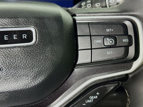 Used 2023 Jeep Wagoneer 4WD w/ HD Trailer Tow Package image 14