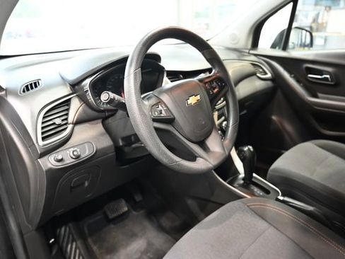 Used 2020 Chevrolet Trax LS w/ Tint and Cruise Package AWD/4WD image 19