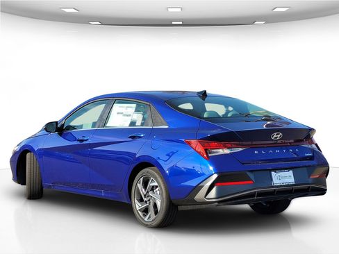 New 2026 Hyundai Elantra Limited image 5