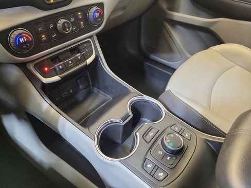Used 2022 GMC Terrain SLT w/ Infotainment Package II AWD/4WD image 26