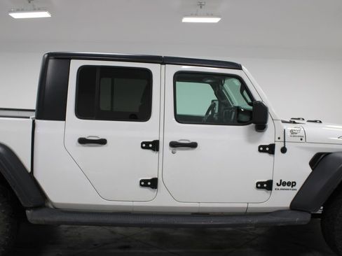 Used 2020 Jeep Gladiator Sport w/ Quick Order Package 24S AWD/4WD image 11