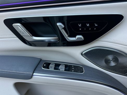 New 2026 Mercedes-Benz EQS 400 4MATIC SUV image 10