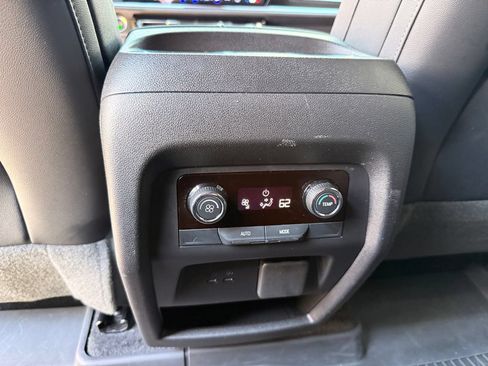 Used 2024 Chevrolet Traverse Z71 w/ LPO, Floor Liner Package AWD/4WD image 27