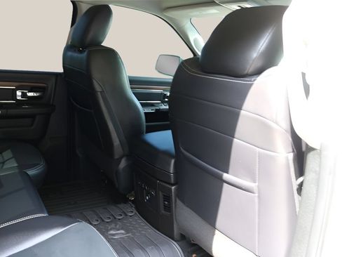 Used 2018 RAM 1500 Laramie w/ Convenience Group AWD/4WD image 18