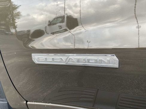 Used 2024 GMC Sierra 1500 Elevation image 31
