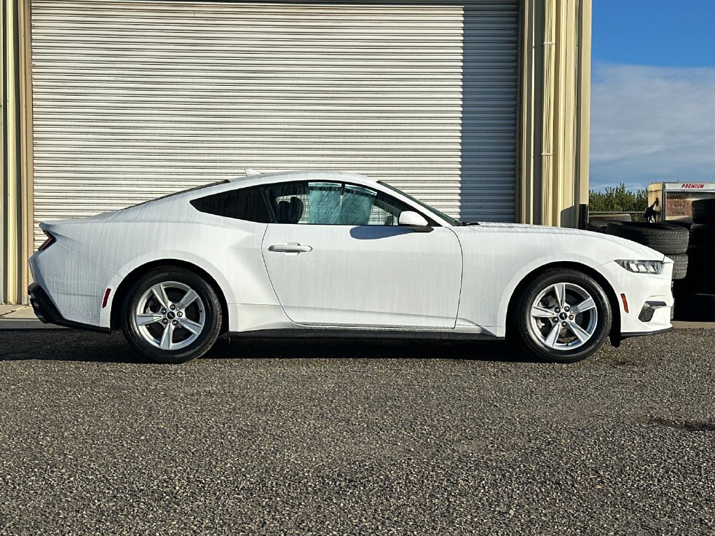 Used 2024 Ford Mustang Coupe RWD image 3