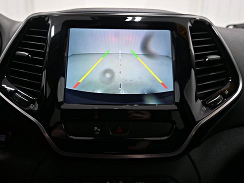Used 2019 Jeep Cherokee Limited AWD/4WD image 18