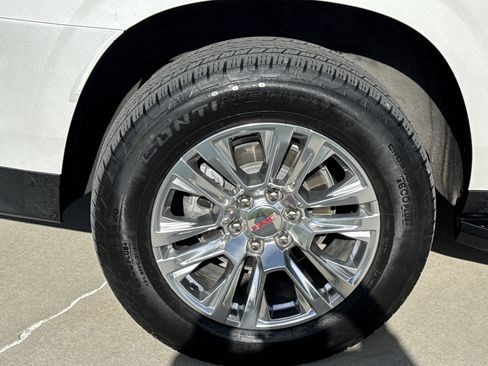 Used 2024 GMC Yukon XL Denali w/ Advanced Technology Package AWD/4WD image 16