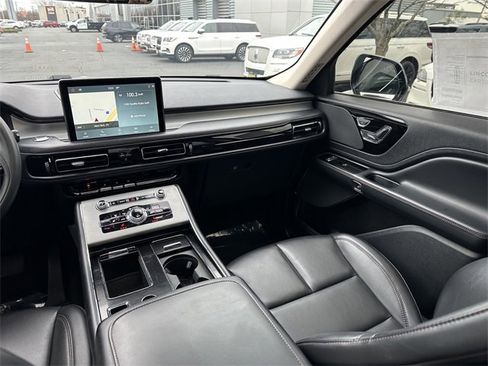 Certified 2022 Lincoln Aviator AWD w/ Premium Package image 17