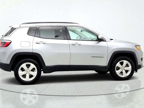 Used 2018 Jeep Compass Latitude w/ Popular Equipment Group AWD/4WD image 4