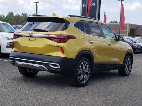 Certified 2021 Kia Seltos SX w/ SX Sunroof Package AWD/4WD image 4