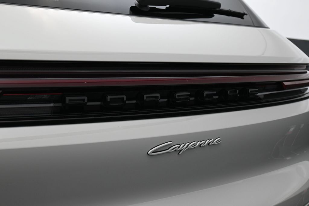 Certified 2026 Porsche Cayenne E-Hybrid AWD/4WD image 14