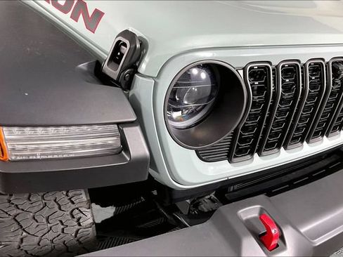 Used 2024 Jeep Wrangler Unlimited Rubicon w/ Technology Group AWD/4WD image 30