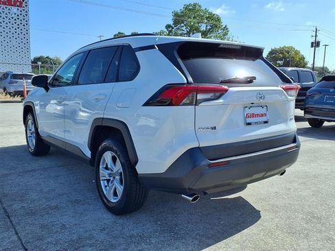 Used 2019 Toyota RAV4 XLE FWD image 3