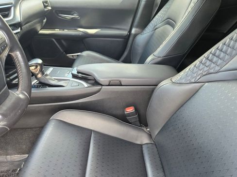 Used 2019 Lexus UX 200 FWD image 12
