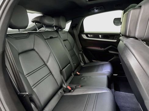 Used 2024 Porsche Cayenne Coupe AWD/4WD image 28