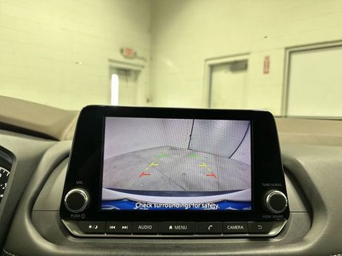 Used 2022 Nissan Rogue S image 29