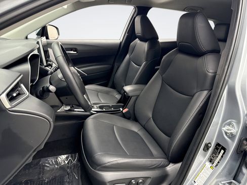Used 2023 Toyota Corolla Cross XLE image 11