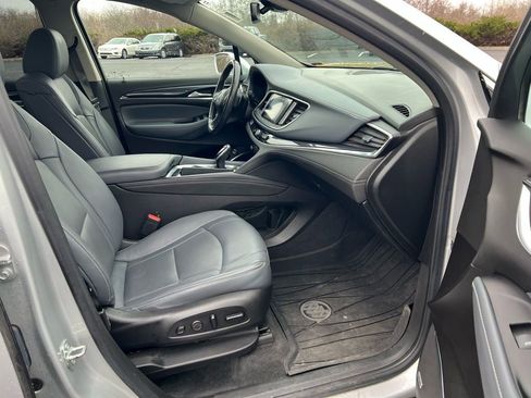 Used 2020 Buick Enclave Premium w/ Sun and Sites Package image 9