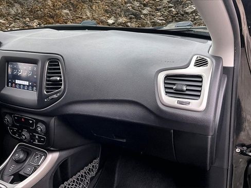 Used 2018 Jeep Compass Latitude w/ Popular Equipment Group image 15