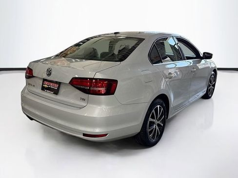 Used 2018 Volkswagen Jetta SE FWD image 6