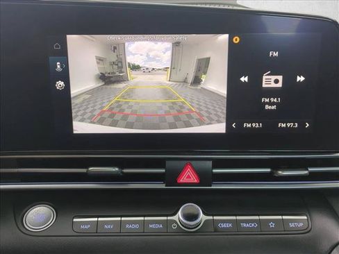 Certified 2025 Hyundai Elantra Limited FWD image 14