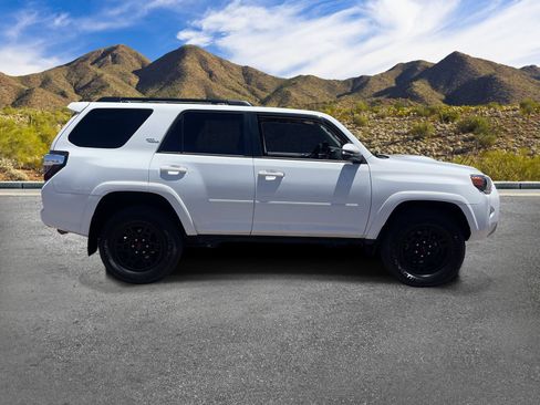 Used 2024 Toyota 4Runner TRD Off-Road Premium AWD/4WD image 7