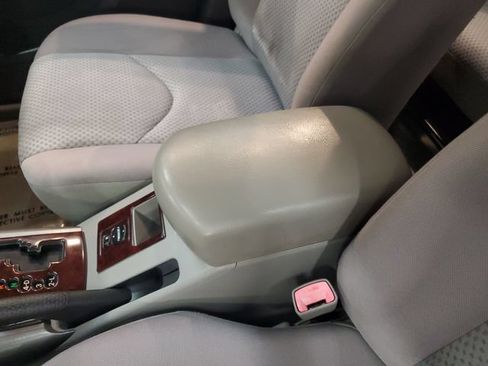 Used 2007 Toyota RAV4 4WD V6 w/ 3rd Row image 27