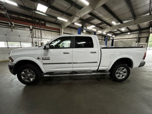Used 2018 RAM 2500 Laramie AWD/4WD image 2
