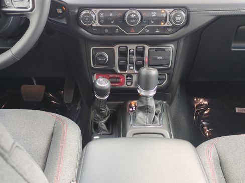 New 2026 Jeep Wrangler Unlimited Rubicon w/ Safety Group image 19