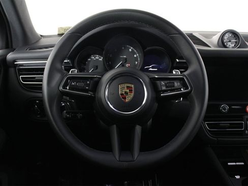 Used 2025 Porsche Macan image 12