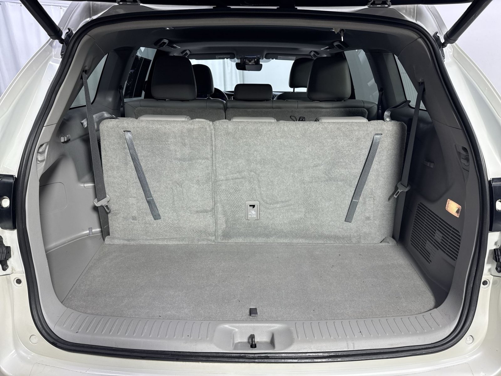 Used 2018 Toyota Highlander XLE AWD/4WD image 39