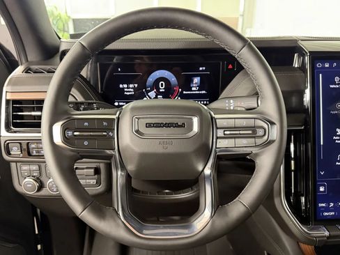 Used 2026 GMC Yukon XL Denali w/ Sun & Power Step Package AWD/4WD image 23