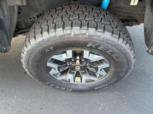 Certified 2019 Toyota Tacoma TRD Off-Road AWD/4WD image 8