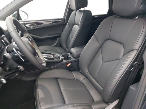 New 2026 Porsche Macan image 17