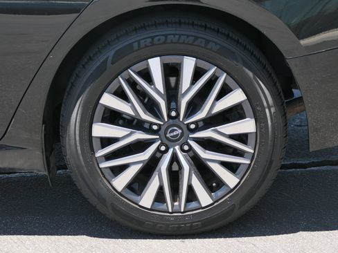 Used 2023 Nissan Altima 2.5 SV FWD image 10