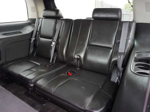 Used 2010 Cadillac Escalade Premium image 21