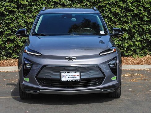 Used 2023 Chevrolet Bolt EUV LT w/ Comfort Package FWD image 2