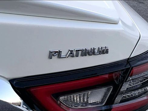 Used 2023 Nissan Maxima Platinum w/ Sport Mat Group FWD image 9