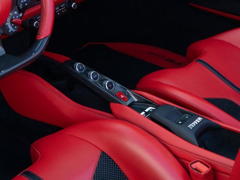 Used 2023 Ferrari F8 Tributo image 21