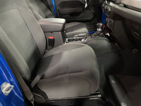 Used 2024 Jeep Gladiator Sport image 13